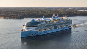 Royal Caribbean incrementa ingresos y prepara su ingreso al mercado fluvial